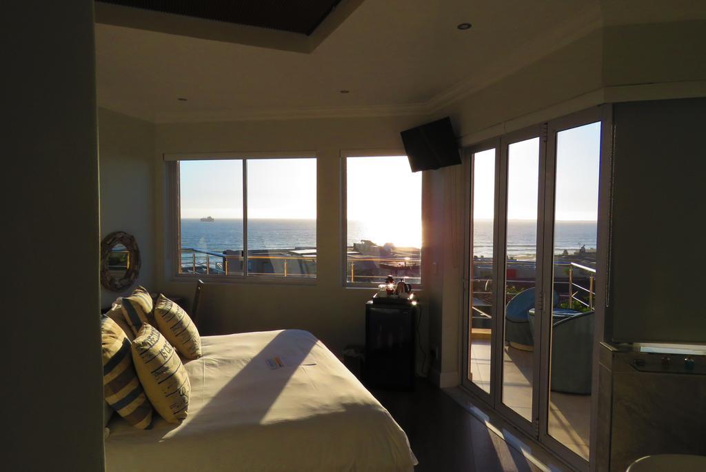 Gull On The Bay Boutique Guest House Bloubergstrand Exterior photo