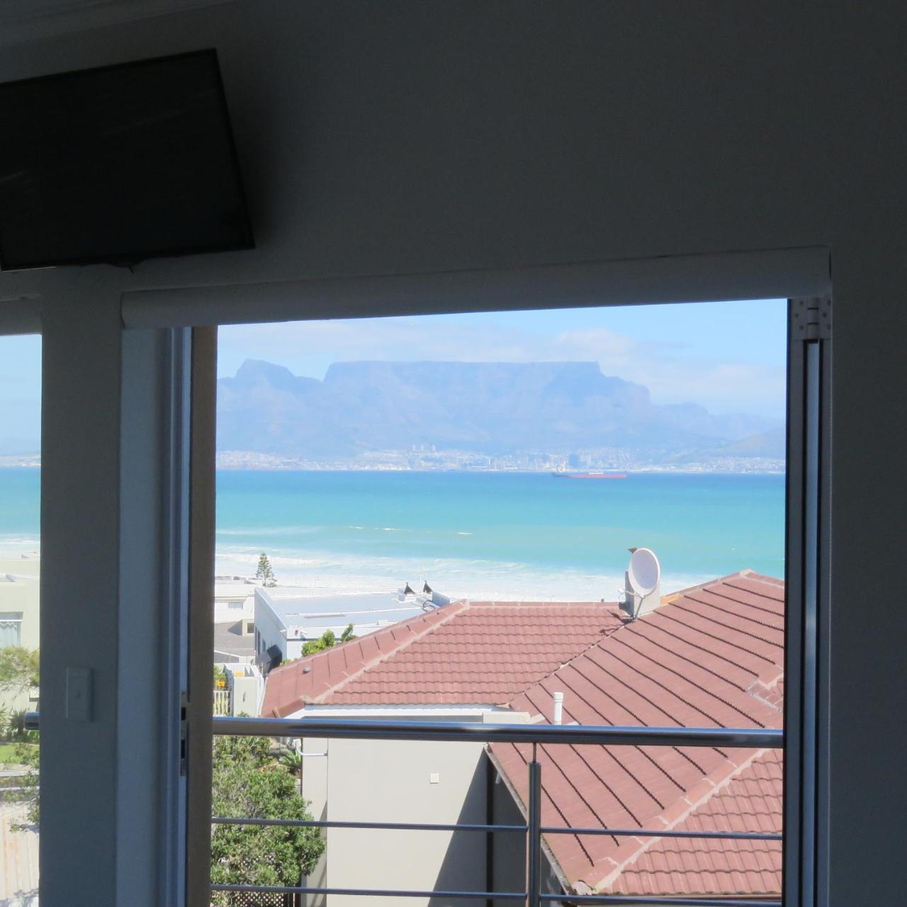 Gull On The Bay Boutique Guest House Bloubergstrand Exterior photo