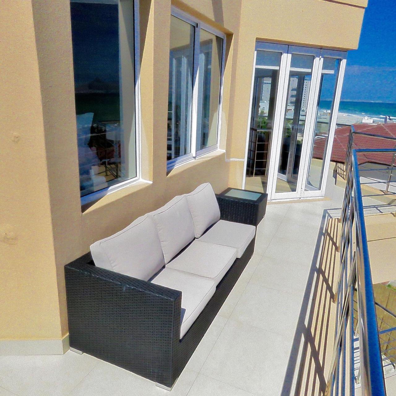 Gull On The Bay Boutique Guest House Bloubergstrand Exterior photo