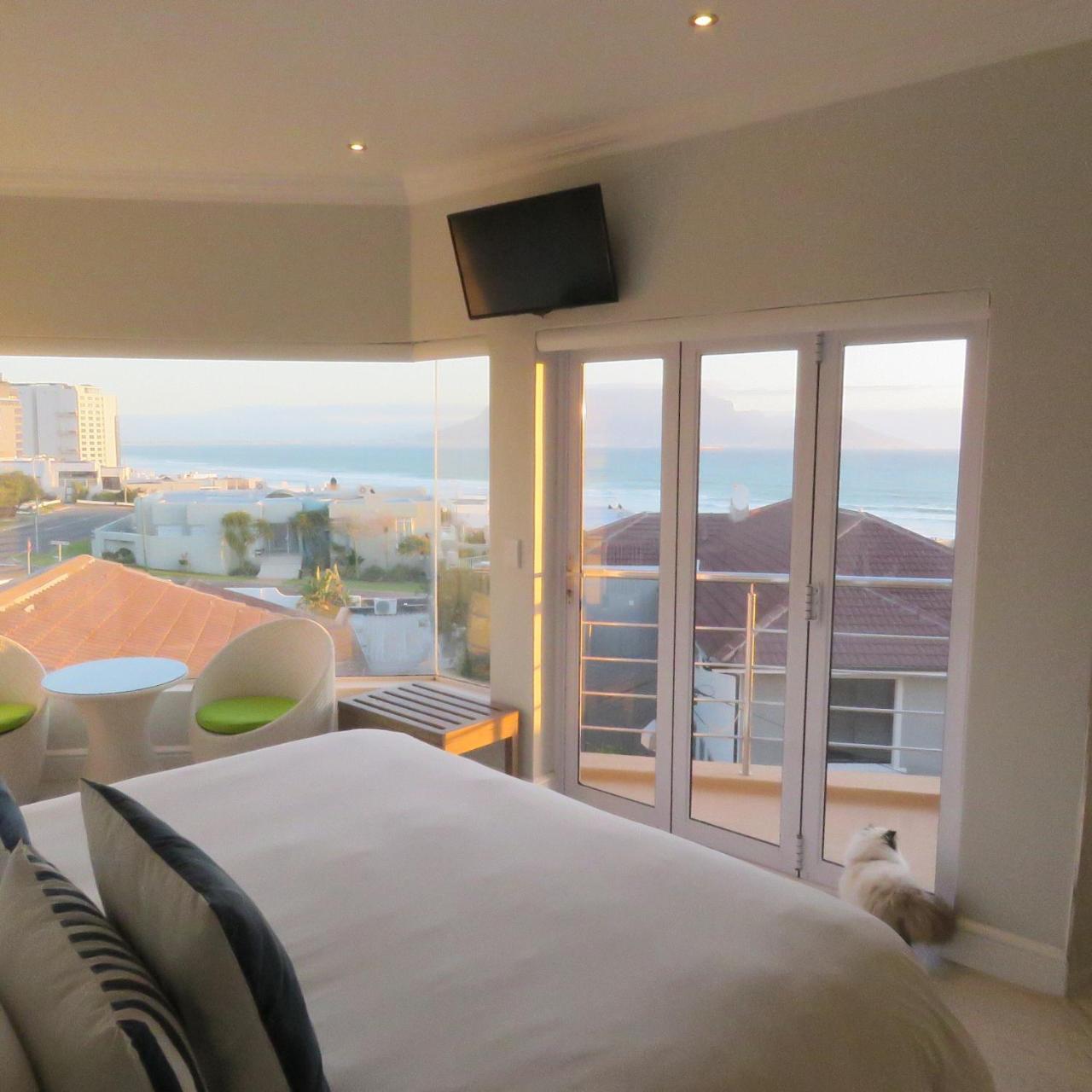 Gull On The Bay Boutique Guest House Bloubergstrand Exterior photo