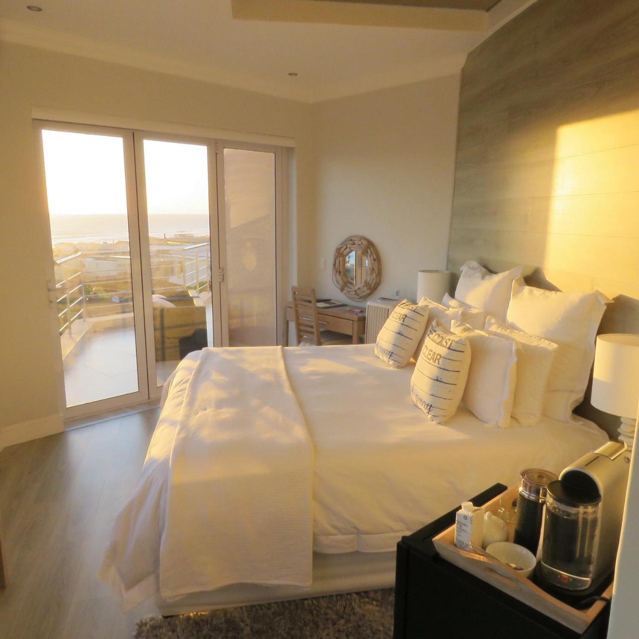 Gull On The Bay Boutique Guest House Bloubergstrand Exterior photo